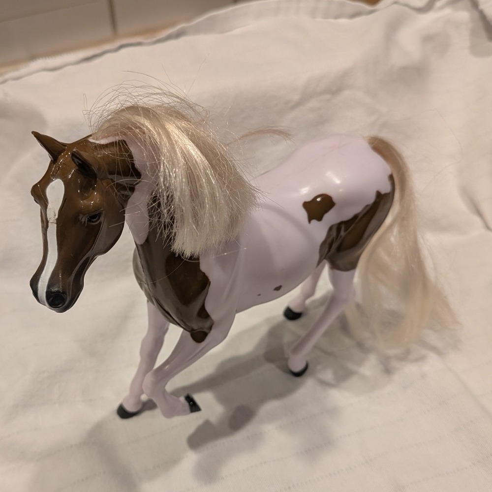Lanard Royal Horse Plastic Pinto Horse White & Brown with Blonde Mane and Tail